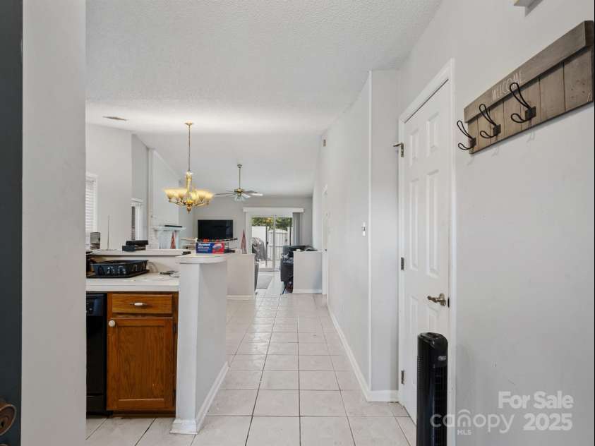 9435 Kings Falls Drive, Charlotte, NC 28210.  MLS# CAR4281452, YatesRealty ID 33426. 