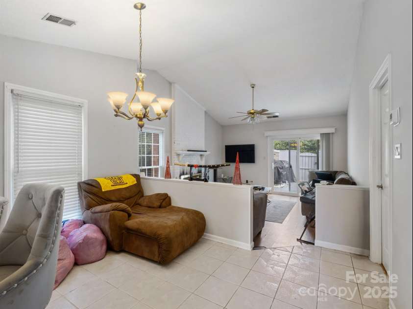 9435 Kings Falls Drive, Charlotte, NC 28210.  MLS# CAR4281452, YatesRealty ID 33426. 