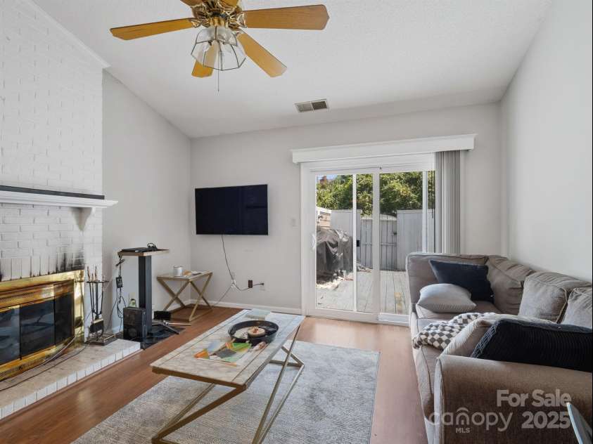 9435 Kings Falls Drive, Charlotte, NC 28210.  MLS# CAR4281452, YatesRealty ID 33426. 