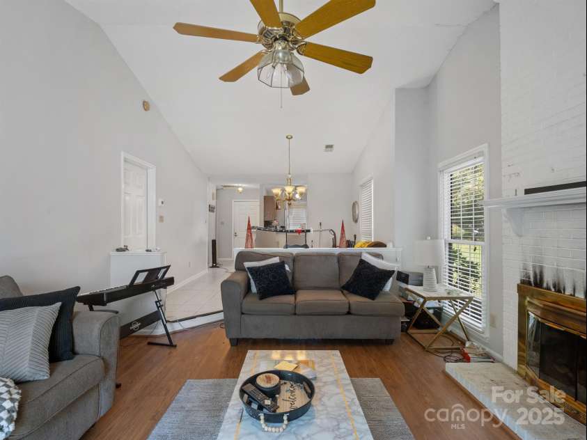 9435 Kings Falls Drive, Charlotte, NC 28210.  MLS# CAR4281452, YatesRealty ID 33426. 