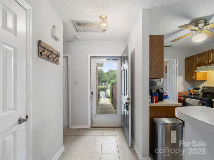 9435 Kings Falls Drive, Charlotte, NC 28210.  MLS# CAR4281452, YatesRealty ID 33426. 