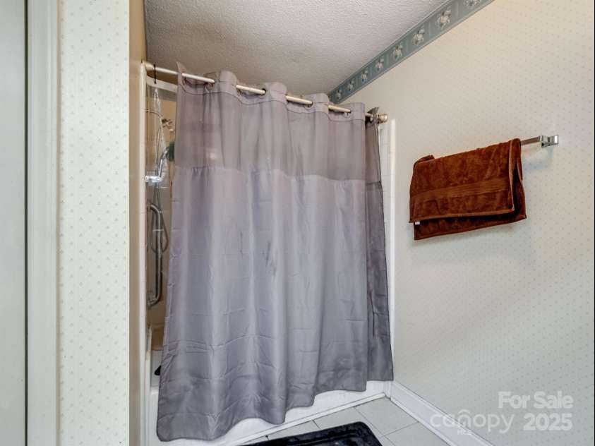 9435 Kings Falls Drive, Charlotte, NC 28210.  MLS# CAR4281452, YatesRealty ID 33426. 