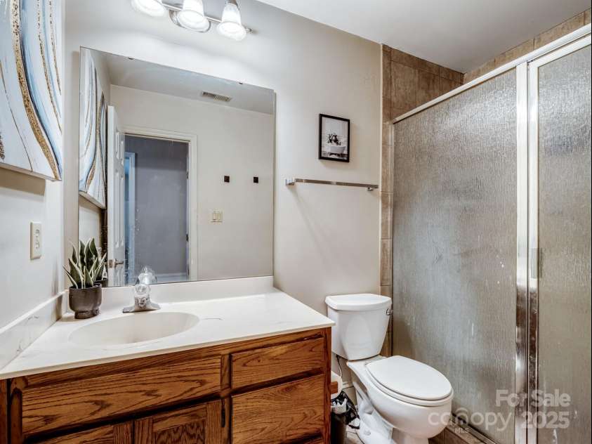 9435 Kings Falls Drive, Charlotte, NC 28210.  MLS# CAR4281452, YatesRealty ID 33426. 