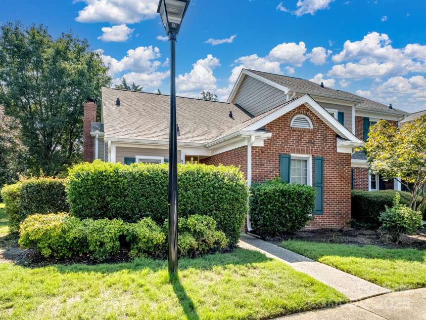 9435 Kings Falls Drive, Charlotte, NC 28210.  MLS# CAR4281452, YatesRealty ID 33426. 