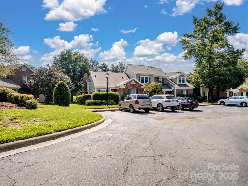 9435 Kings Falls Drive, Charlotte, NC 28210.  MLS# CAR4281452, YatesRealty ID 33426. 