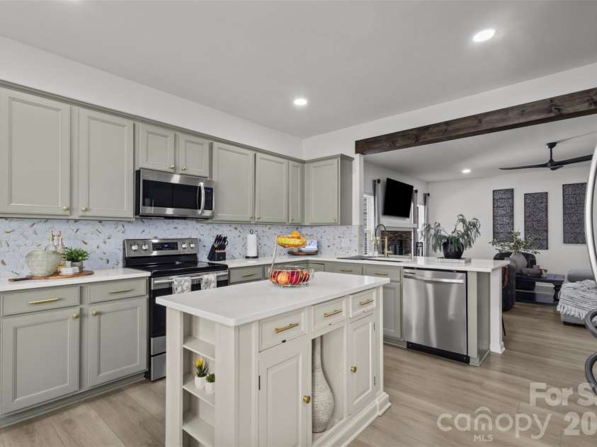 2066 Durand Road, Fort Mill, SC 29715.  MLS# CAR4397880, YatesRealty ID 33427. 