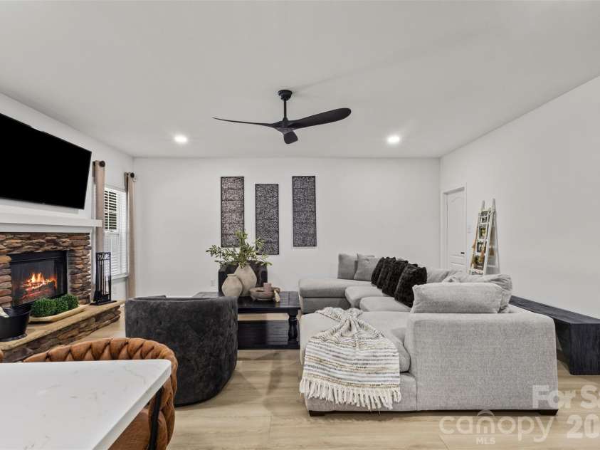 2066 Durand Road, Fort Mill, SC 29715.  MLS# CAR4397880, YatesRealty ID 33427. 