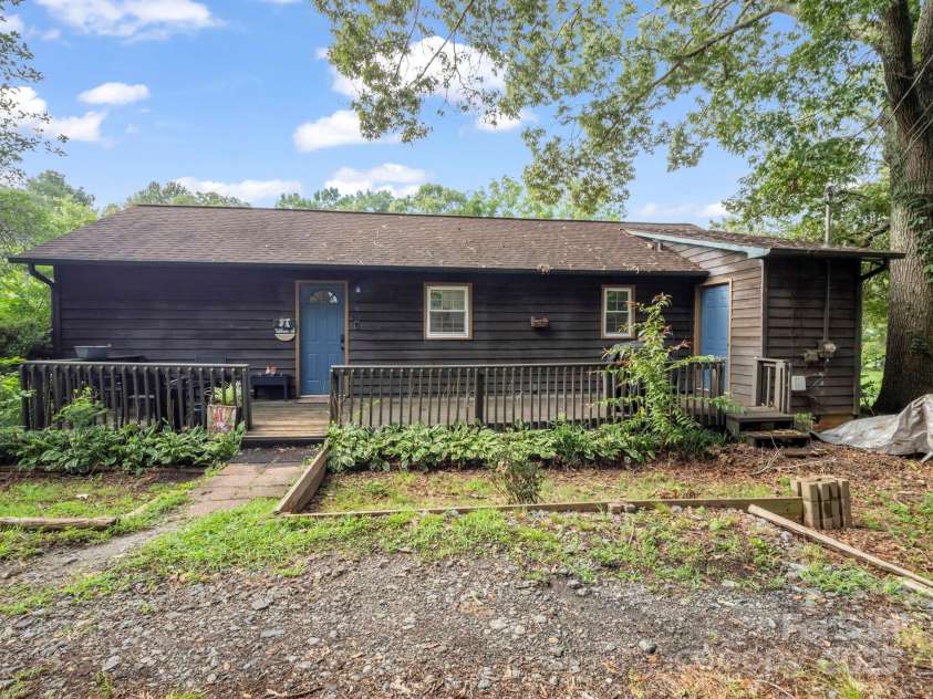 272 Washington Street, Forest City, NC 28043.  MLS# CAR4290118, YatesRealty ID 33428. 