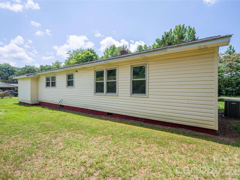 455 Huffman Road, Blacksburg, SC 29702.  MLS# CAR4393939, YatesRealty ID 33429. 