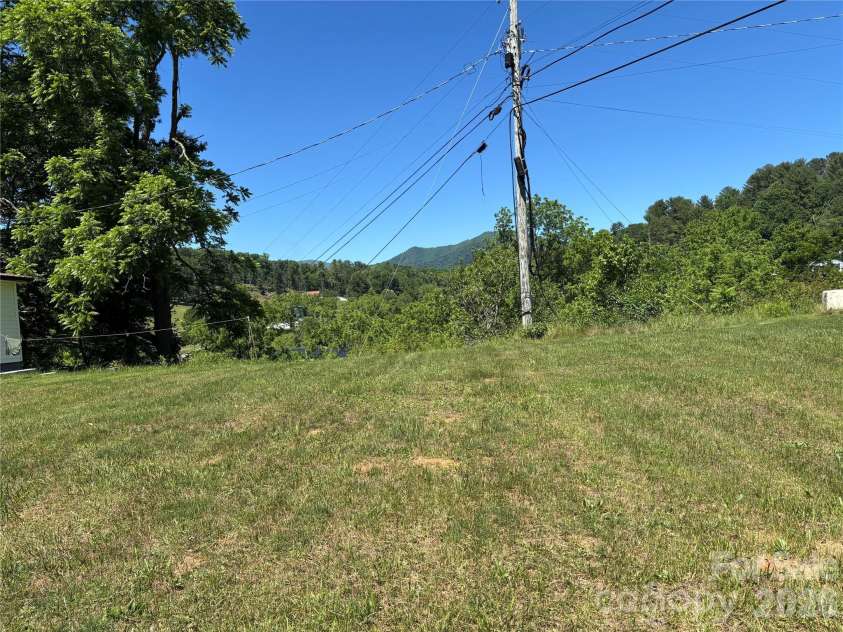 262 Blackberry Lane, Bakersville, NC 28705.  MLS# CAR4354357, YatesRealty ID 3343. 
