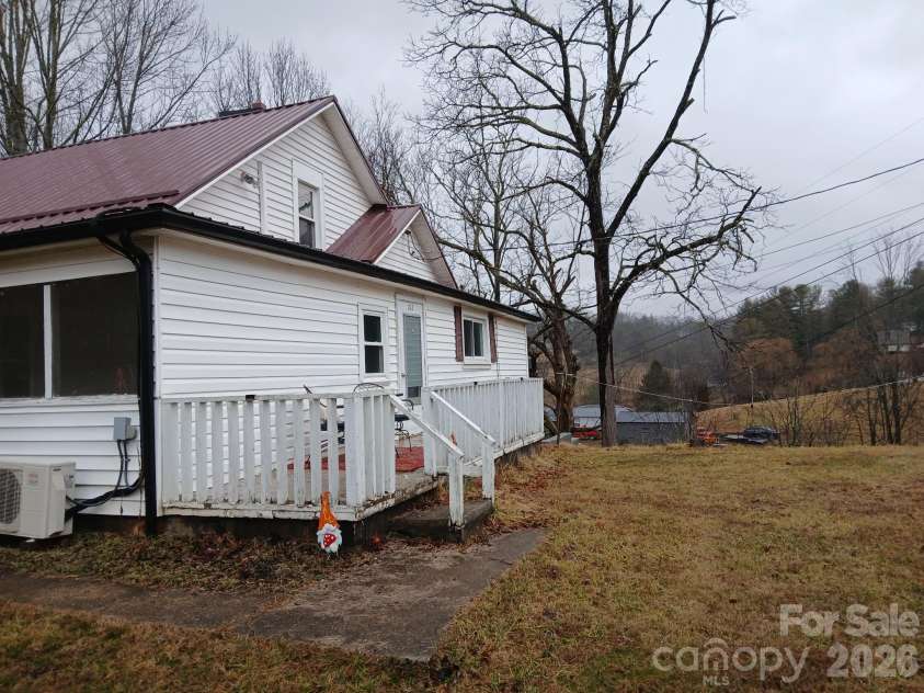 262 Blackberry Lane, Bakersville, NC 28705.  MLS# CAR4354357, YatesRealty ID 3343. 