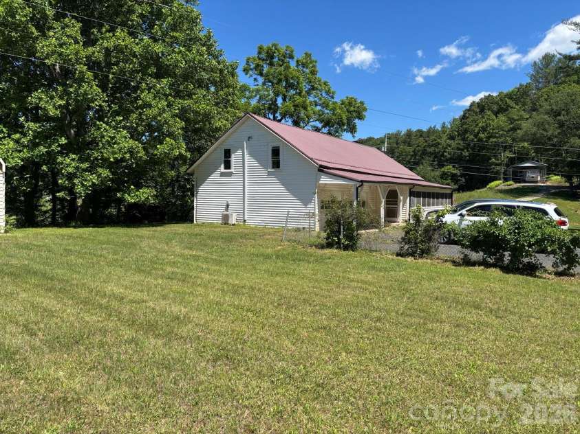 262 Blackberry Lane, Bakersville, NC 28705.  MLS# CAR4354357, YatesRealty ID 3343. 