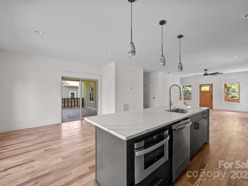 58 Pinedale Road, Asheville, NC 28805.  MLS# CAR4320485, YatesRealty ID 33430. Easy access to back deck for grilling