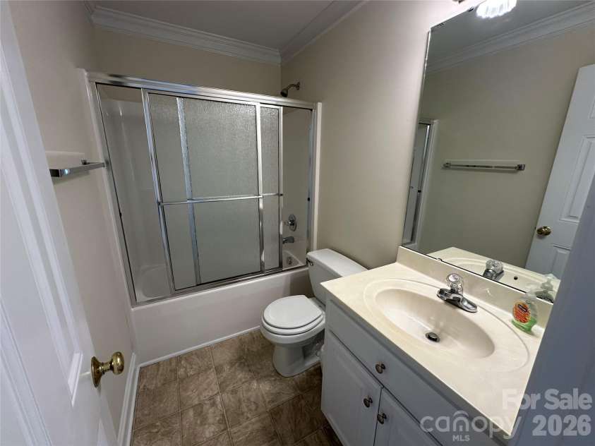 165 Bishop Lane, Concord, NC 28025.  MLS# CAR4395082, YatesRealty ID 33432. 1st floor Full Bath