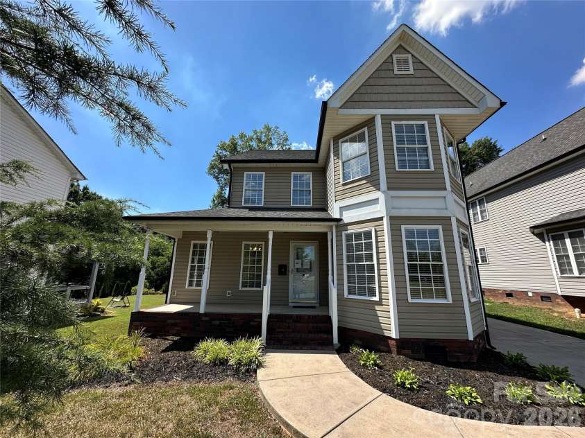 165 Bishop Lane, Concord, NC 28025.  MLS# CAR4395082, YatesRealty ID 33432. Immaculate 4 Beds, # Full Baths