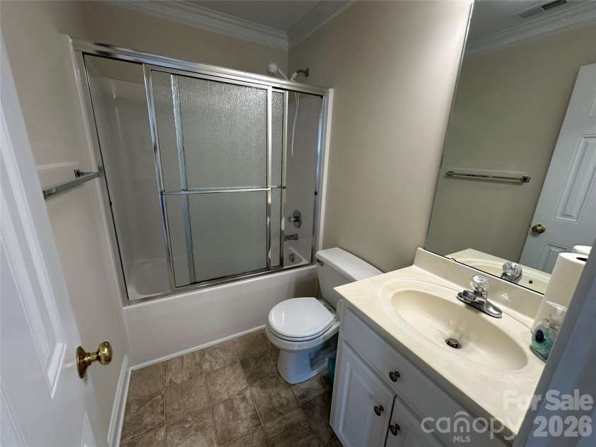 165 Bishop Lane, Concord, NC 28025.  MLS# CAR4395082, YatesRealty ID 33432. Upstairs 2nd Full Bath