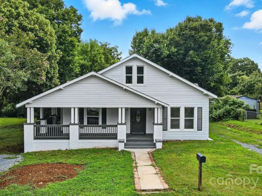 222 2nd Avenue, Albemarle, NC 28001.  MLS# CAR4289121, YatesRealty ID 33432. 