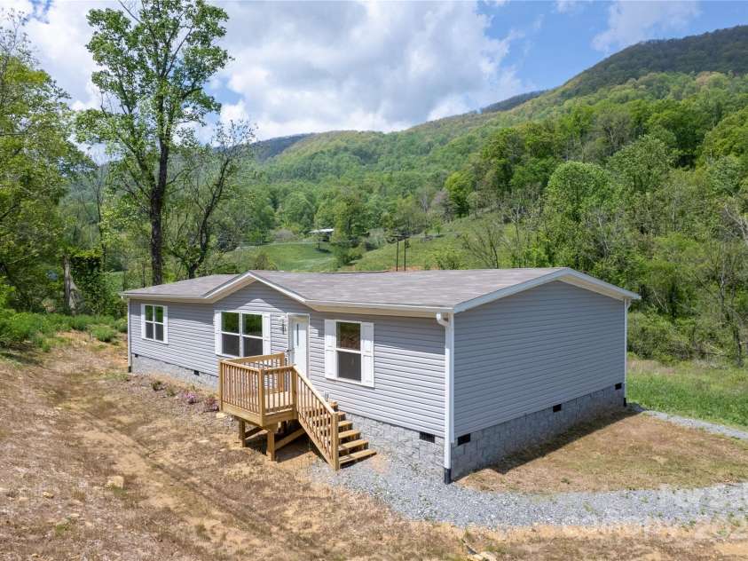 1455 Newfound Road, Leicester, NC 28748.  MLS# CAR4289010, YatesRealty ID 33433. 