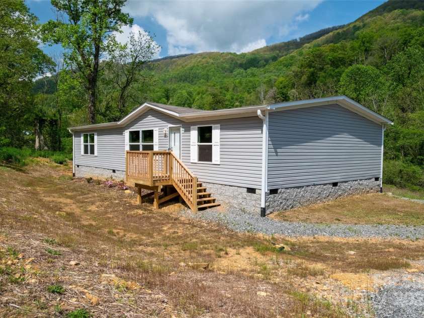 1455 Newfound Road, Leicester, NC 28748.  MLS# CAR4289010, YatesRealty ID 33433. 