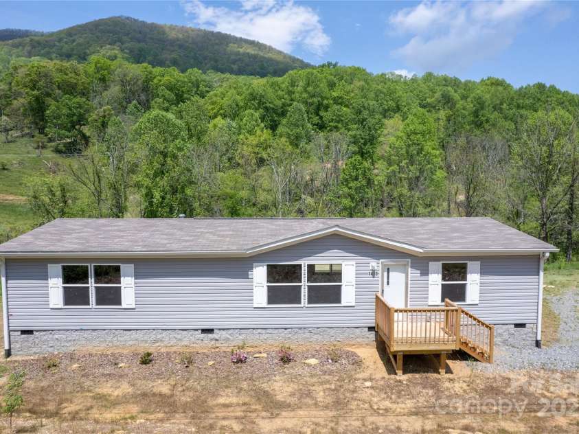 1455 Newfound Road, Leicester, NC 28748.  MLS# CAR4289010, YatesRealty ID 33433. 