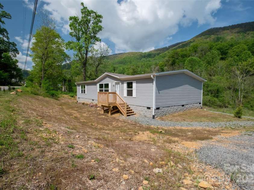 1455 Newfound Road, Leicester, NC 28748.  MLS# CAR4289010, YatesRealty ID 33433. 