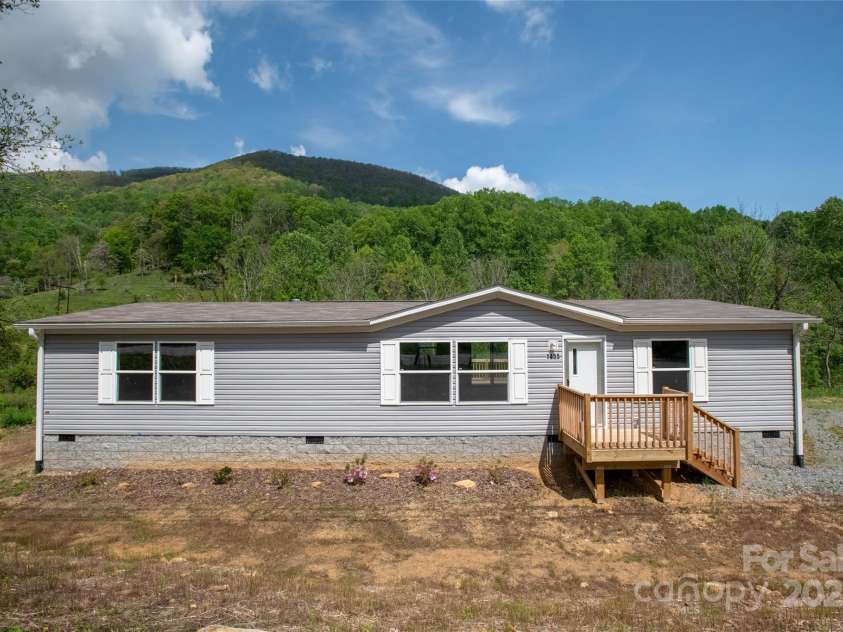 1455 Newfound Road, Leicester, NC 28748.  MLS# CAR4289010, YatesRealty ID 33433. 