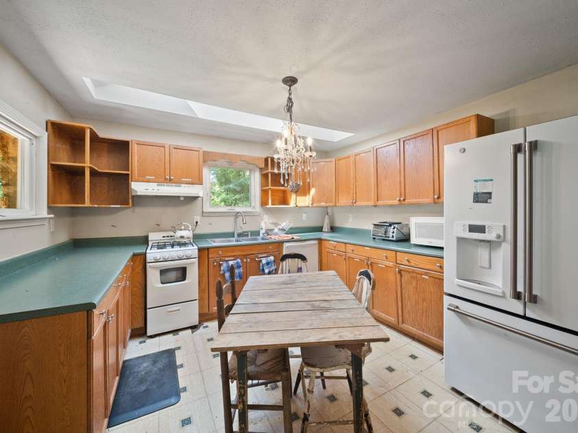 78 Green Oak Road, Asheville, NC 28804.  MLS# CAR4394086, YatesRealty ID 33433. 