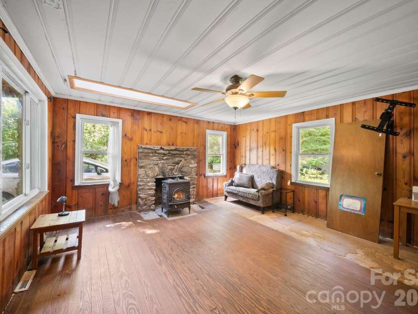 78 Green Oak Road, Asheville, NC 28804.  MLS# CAR4394086, YatesRealty ID 33433. 