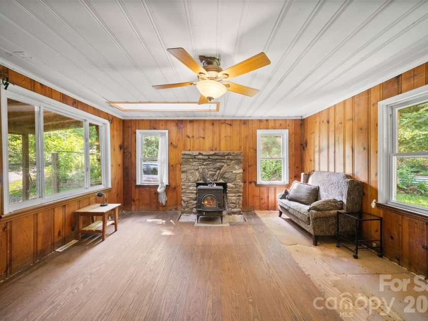 78 Green Oak Road, Asheville, NC 28804.  MLS# CAR4394086, YatesRealty ID 33433. 