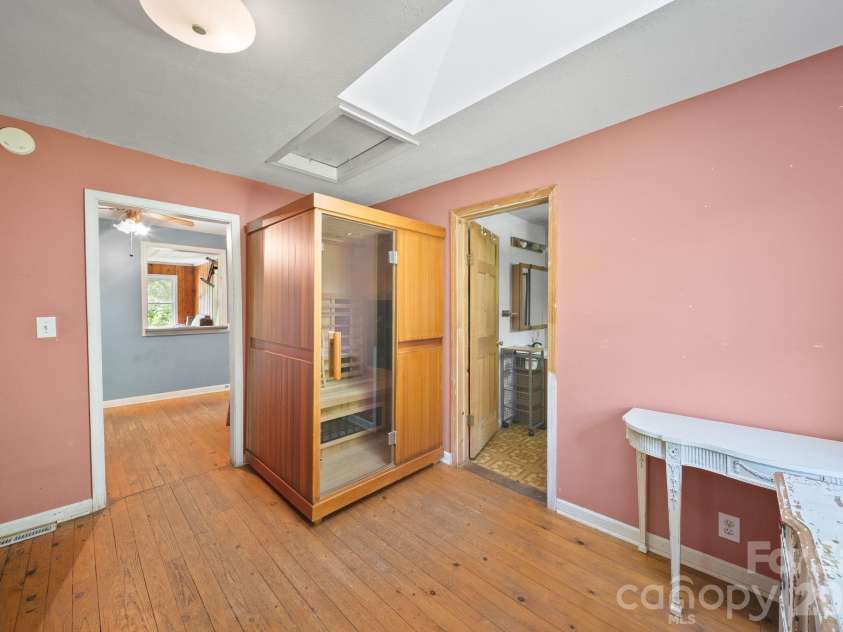 78 Green Oak Road, Asheville, NC 28804.  MLS# CAR4394086, YatesRealty ID 33433. 