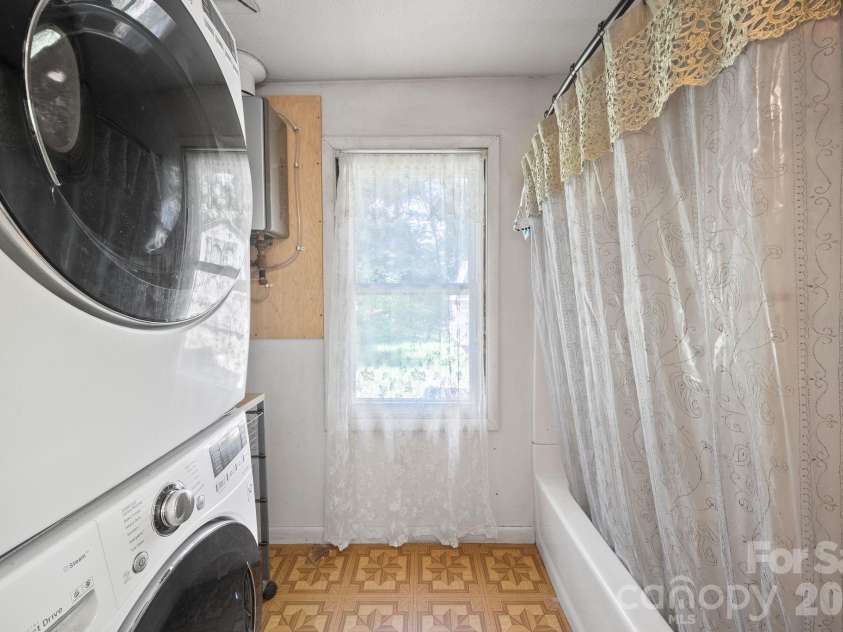 78 Green Oak Road, Asheville, NC 28804.  MLS# CAR4394086, YatesRealty ID 33433. 