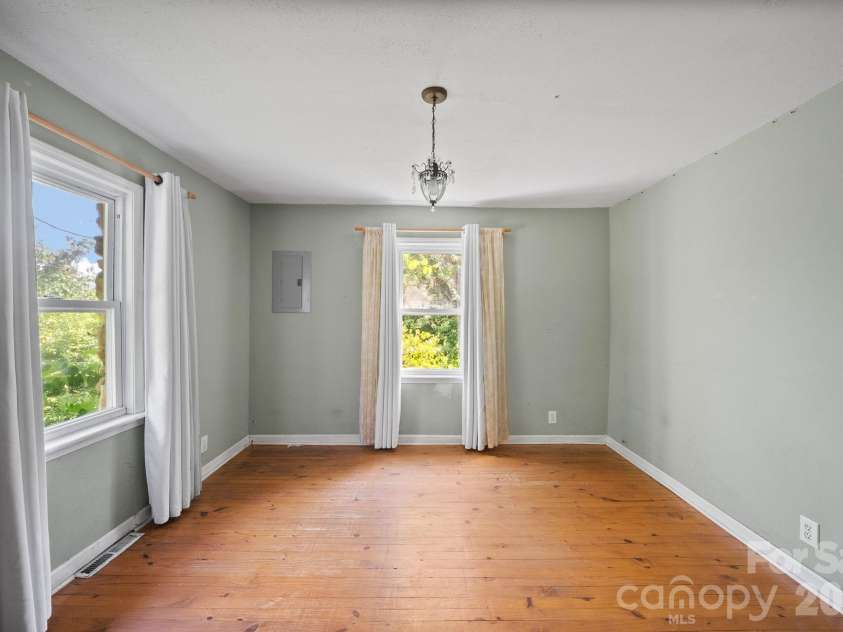 78 Green Oak Road, Asheville, NC 28804.  MLS# CAR4394086, YatesRealty ID 33433. 