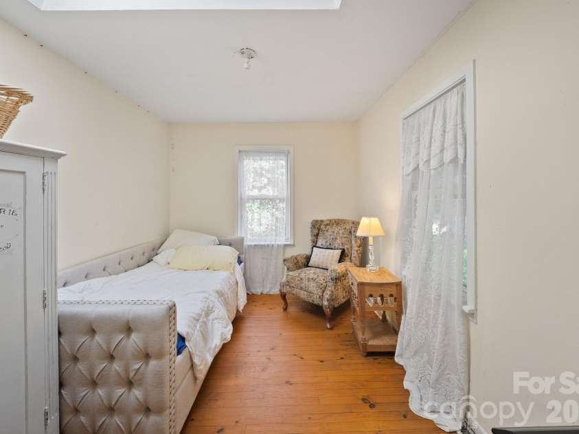 78 Green Oak Road, Asheville, NC 28804.  MLS# CAR4394086, YatesRealty ID 33433. 