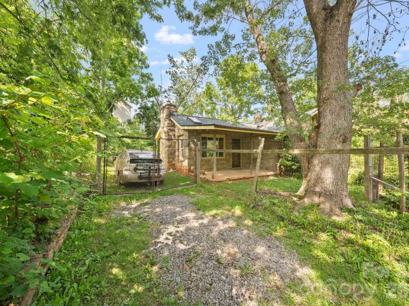 78 Green Oak Road, Asheville, NC 28804.  MLS# CAR4394086, YatesRealty ID 33433. 