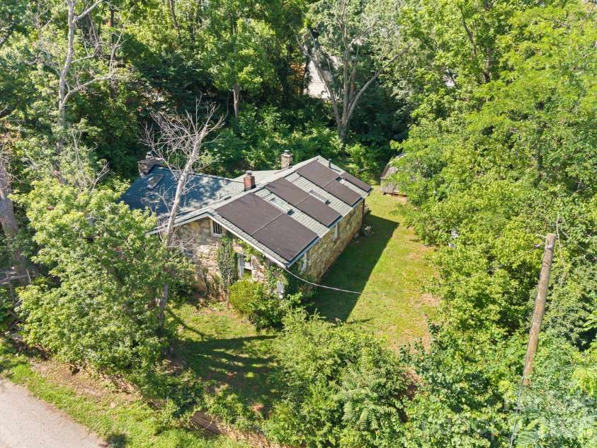 78 Green Oak Road, Asheville, NC 28804.  MLS# CAR4394086, YatesRealty ID 33433. 