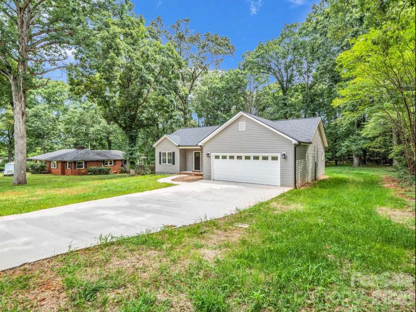 190 Forest Hill Drive, Forest City, NC 28043.  MLS# CAR4414263, YatesRealty ID 33435. 
