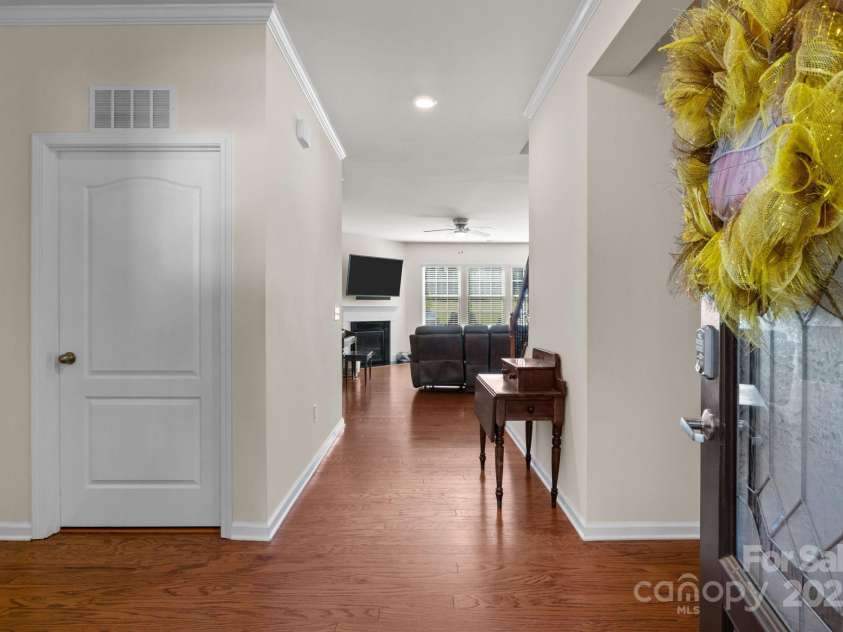 15925 Foreleigh Road, Huntersville, NC 28078.  MLS# CAR4293260, YatesRealty ID 33436. Foyer