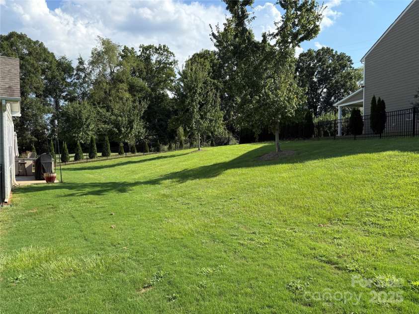 15925 Foreleigh Road, Huntersville, NC 28078.  MLS# CAR4293260, YatesRealty ID 33436. Spacious fenced back yard