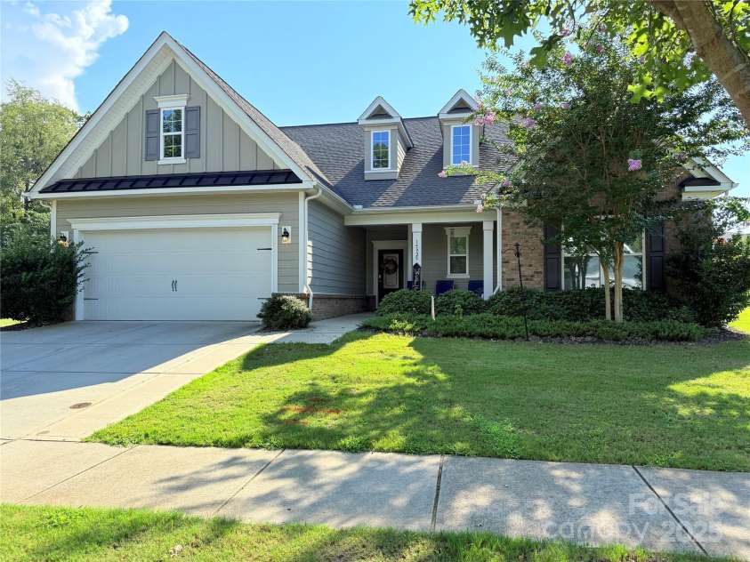 15925 Foreleigh Road, Huntersville, NC 28078.  MLS# CAR4293260, YatesRealty ID 33436. Welcome home