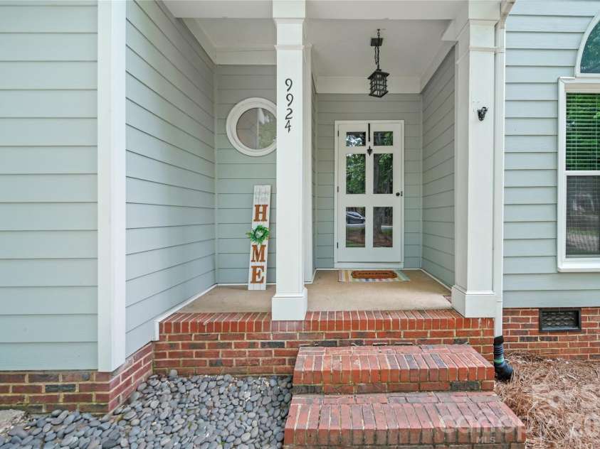 9924 Raddington Lane, Charlotte, NC 28269.  MLS# CAR4398259, YatesRealty ID 33436. 