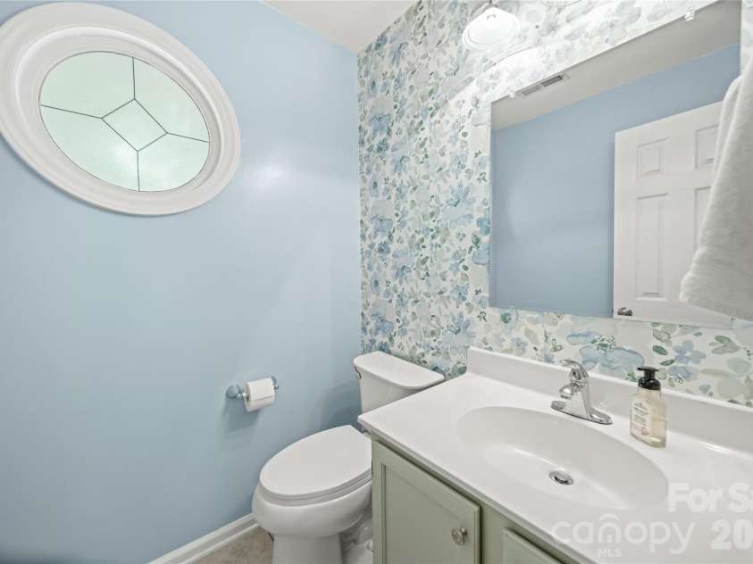 9924 Raddington Lane, Charlotte, NC 28269.  MLS# CAR4398259, YatesRealty ID 33436. 