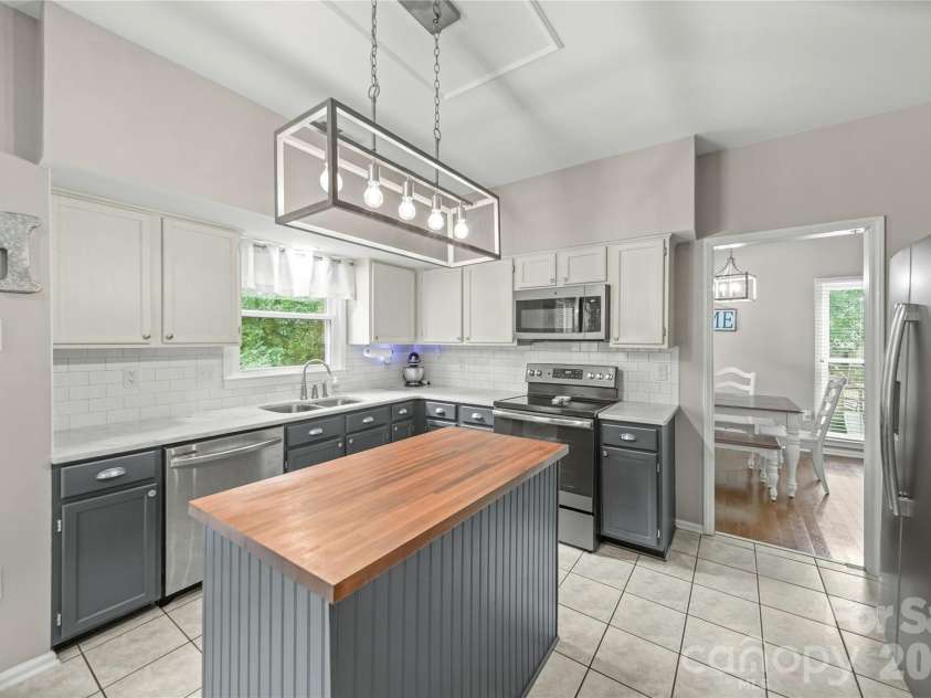 9924 Raddington Lane, Charlotte, NC 28269.  MLS# CAR4398259, YatesRealty ID 33436. 