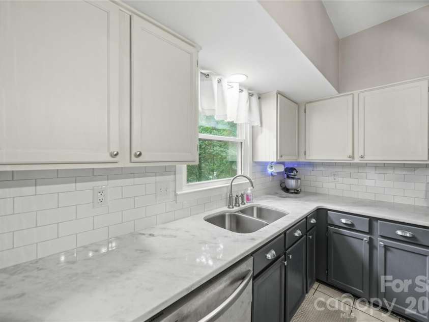 9924 Raddington Lane, Charlotte, NC 28269.  MLS# CAR4398259, YatesRealty ID 33436. 