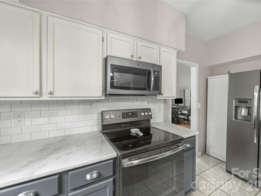 9924 Raddington Lane, Charlotte, NC 28269.  MLS# CAR4398259, YatesRealty ID 33436. 