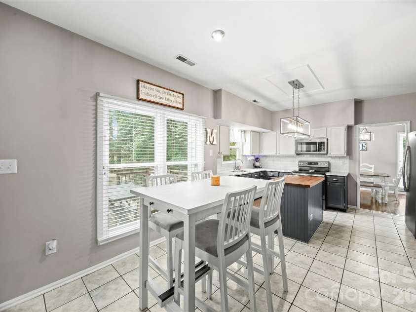 9924 Raddington Lane, Charlotte, NC 28269.  MLS# CAR4398259, YatesRealty ID 33436. 