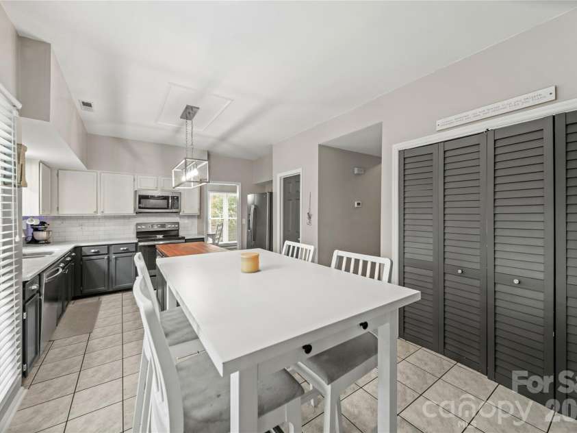 9924 Raddington Lane, Charlotte, NC 28269.  MLS# CAR4398259, YatesRealty ID 33436. 