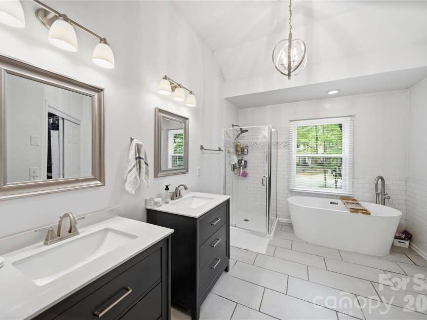 9924 Raddington Lane, Charlotte, NC 28269.  MLS# CAR4398259, YatesRealty ID 33436. 