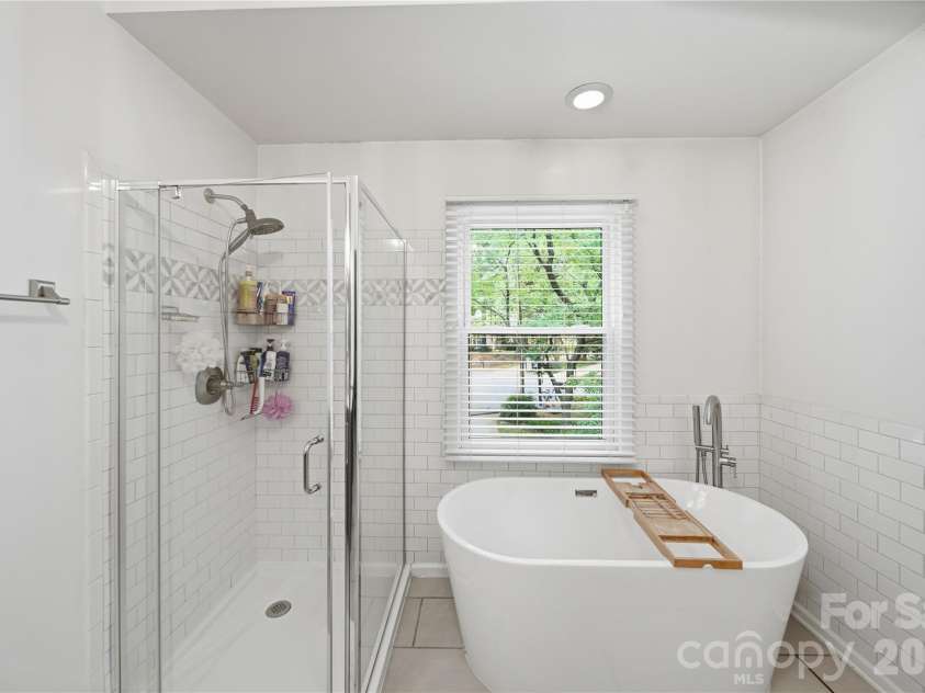 9924 Raddington Lane, Charlotte, NC 28269.  MLS# CAR4398259, YatesRealty ID 33436. 
