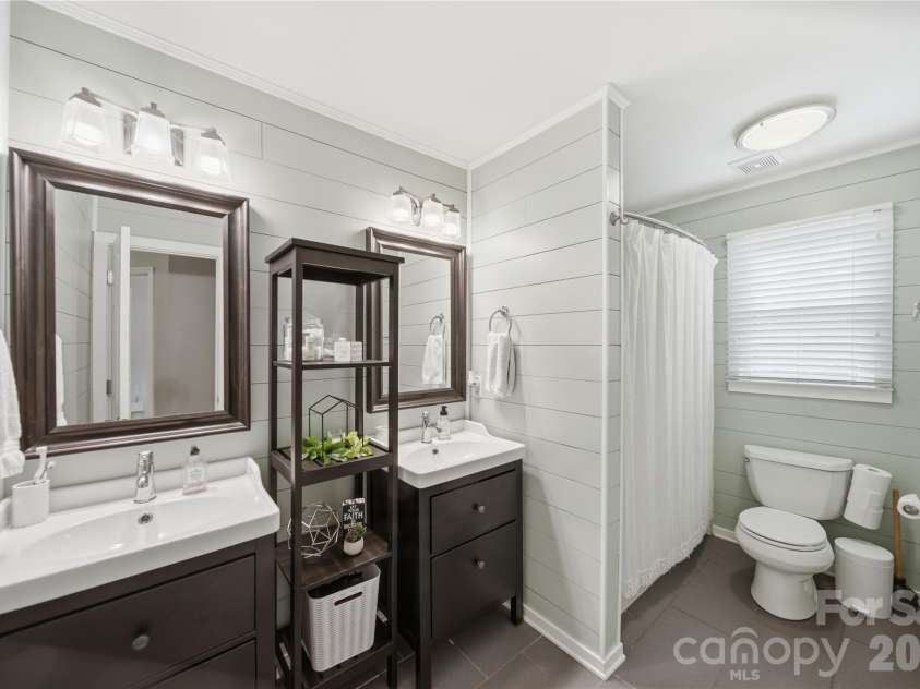 9924 Raddington Lane, Charlotte, NC 28269.  MLS# CAR4398259, YatesRealty ID 33436. 