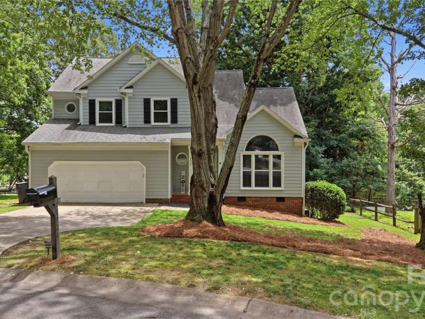 9924 Raddington Lane, Charlotte, NC 28269.  MLS# CAR4398259, YatesRealty ID 33436. 